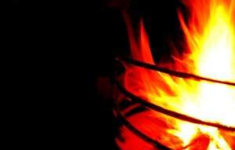 Puternic incendiu in Cozia: MAI intervine cu elicoptere