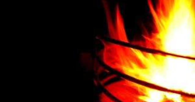 Puternic incendiu in Cozia: MAI intervine cu elicoptere