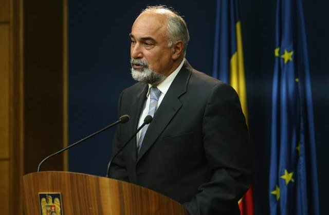 Varujan Vosganian: Presedintele ramane un simplu taietor de panglici.