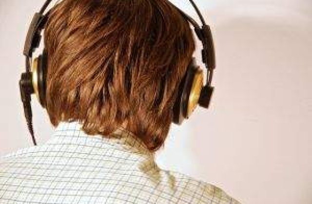 Apple pregateste un serviciu de radio online, care ar concura cu Pandora