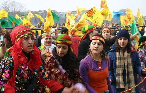 80 de politisti raniti dupa ce un festival kurd din Germania a degenerat in violente
