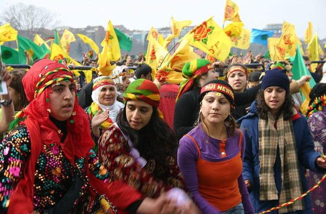 80 de politisti raniti dupa ce un festival kurd din Germania a degenerat in violente