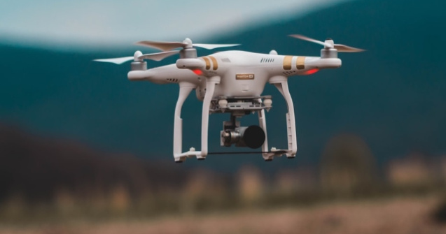 Evadat de 17 ani, un barbat a fost gasit traind intr-o pestera, cu ajutorul unei drone