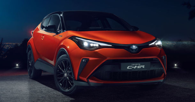 Toyota C-HR facelift, primele imagini si detalii: versiune hibrid de 184 CP si mici modificari estetice