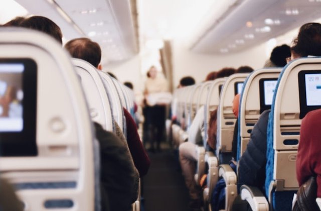 10 lucruri pe care oamenii politicosi NU ar trebui sa le faca in avion