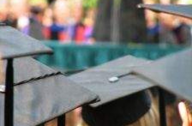 25% dintre cei care lucreaza la "negru" au studii superioare