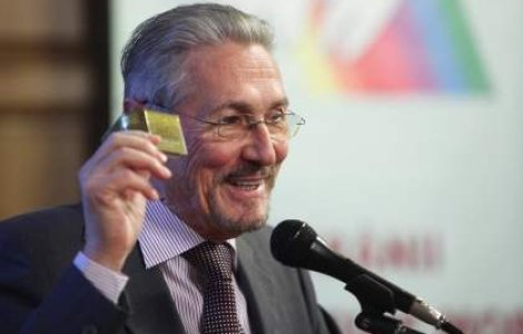 Constantinescu, scrisoare catre PE: Mandatul lui Basescu este ilegitim