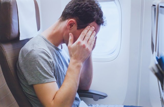 Frica de zbor, o problema tot mai frecventa in randul pasagerilor. Ce putem face pentru calatorii aeriene mai linistite?