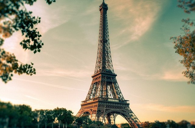 Patru politisti ucisi la Paris, de un angajat al Prefecturii. Atacatorului a fost lichidat