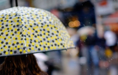 ANM: Cod GALBEN de ploi insemnate cantitativ, pana maine dimineata