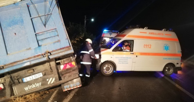 Accident grav in Ialomita, dupa ce un TIR a intrat intr-un microbuz: 10 oameni au murit, iar alti 7 sunt raniti
