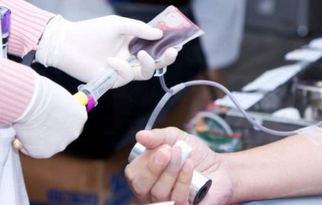 Cercetatorii japonezi au creat sangele artificial universal