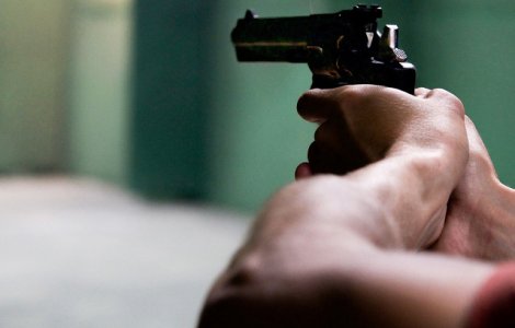 Un tanar a ucis o intreaga familie. Victimele: fosta iubita in varsta de 19 ani, parintii, fratele si noul iubit al acesteia