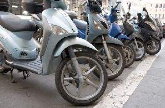 Inca 4 luni de "libertate" pentru cei care conduc mopede fara permis