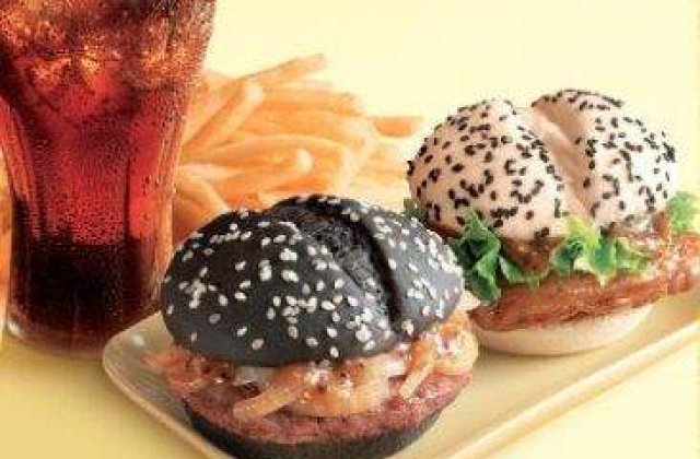McDonald`s introduce hamburgerii "alba-neagra" in China