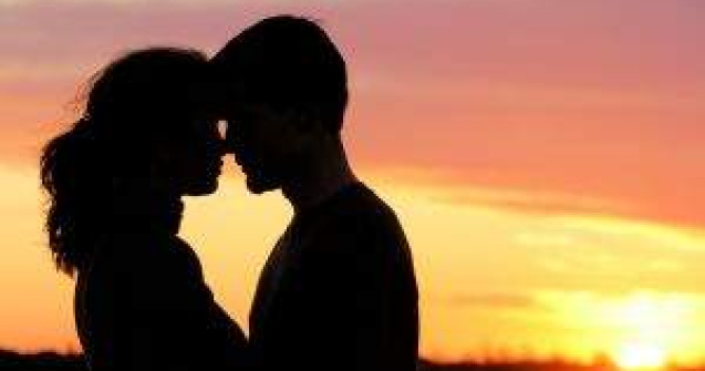 Relatiile secolului XXI: Barbatii prefera inteligenta, femeile aleg aspectul fizic