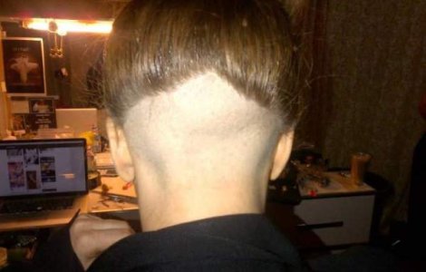 Lady Gaga s-a ras pe cap pentru un prieten