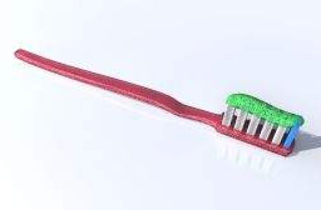 Studiu: 80% dintre romani au probleme cu dantura