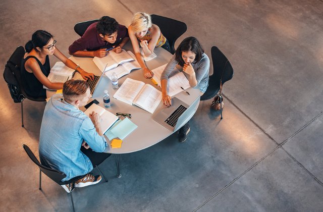 Factori esentiali in formarea studentilor in timpul facultatii