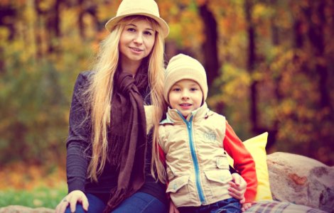 Studiu: 6 din 10 parinti romani considera ca programul incarcat al copiilor le afecteaza sanatatea