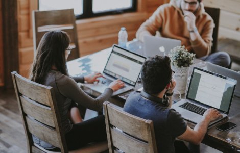 Topul domeniilor in care aplica romanii, in functie de varsta