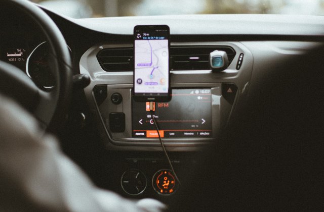 Un sofer de Uber a facut atac de cord, dupa ce a fost amenintat cu cutitul de catre un client