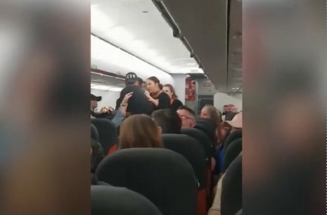 Aterizare de urgenta in Portugalia, dupa ce mai multi pasageri s-au luat la bataie. Martor: "Au scuipat o femeie in ochi. Dezgustator"