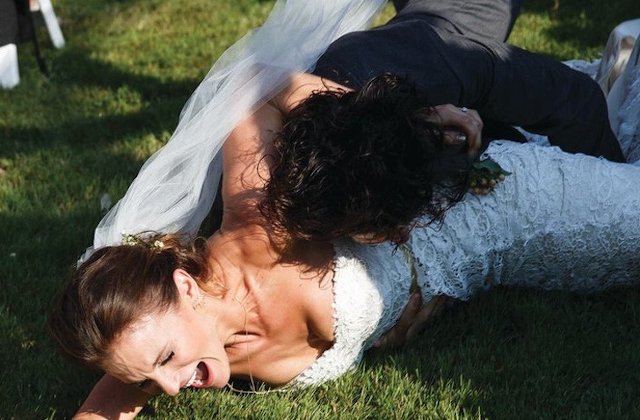 10+ fotografii care ne demonstreaza ca nuntile perfecte exista doar in filme