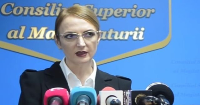 Lia Savonea: Am decis sa sesizez CCR cu un conflict juridic de natura constitutionala fata de actiunile Anei Birchall