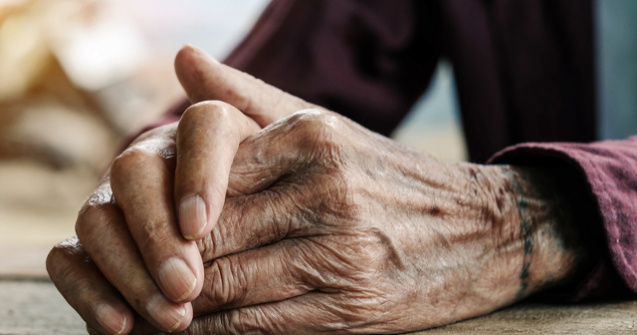 Angajatii unui aeroport, uimiti de un barbat de 123 de ani, dupa ce acesta le-a aratat pasaportul