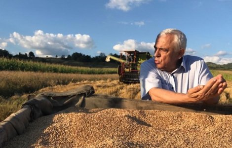 Daea: Daca le punem unul dupa altul, granita tarii este inconjurata de patru randuri de tractoare