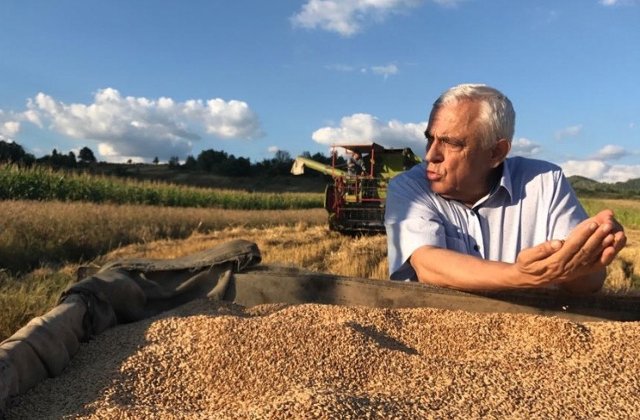 Daea: Daca le punem unul dupa altul, granita tarii este inconjurata de patru randuri de tractoare