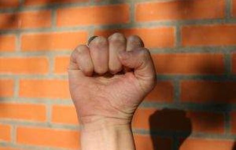 Sondaj: Obama il bate pe Romney... la propriu