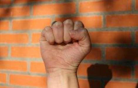 Sondaj: Obama il bate pe Romney... la propriu