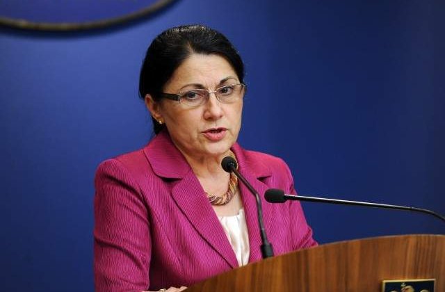 Andronescu: Daca bacalaureatul profesional intarzie la vot, vom da ordonanta de urgenta