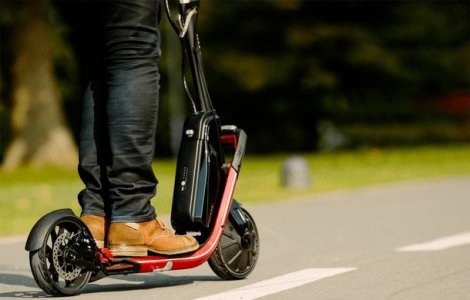 Nou proiect pentru reglementarea trotinetelor electrice: circulatie doar pe marginea carosabilului, varsta minima - 14 ani