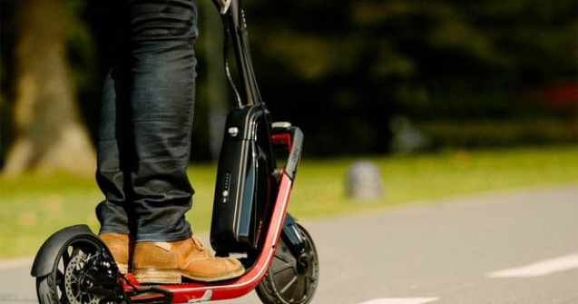 Nou proiect pentru reglementarea trotinetelor electrice: circulatie doar pe marginea carosabilului, varsta minima - 14 ani