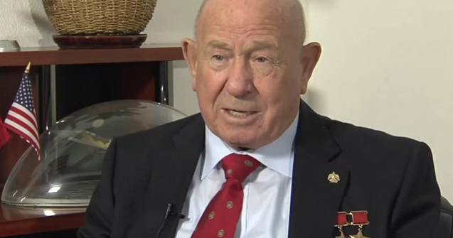 A murit cosmonautul sovietic Alexei Leonov, primul om care a efectuat o iesire in spatiu