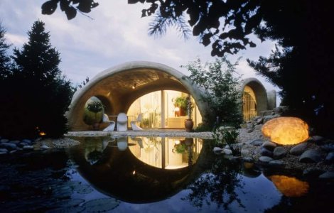 Galerie foto: Case inedite construite din pamant