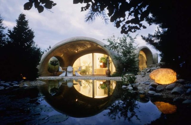 Galerie foto: Case inedite construite din pamant