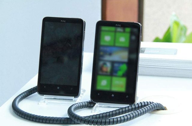 Yahoo! ofera cate un smartphone pentru fiecare angajat