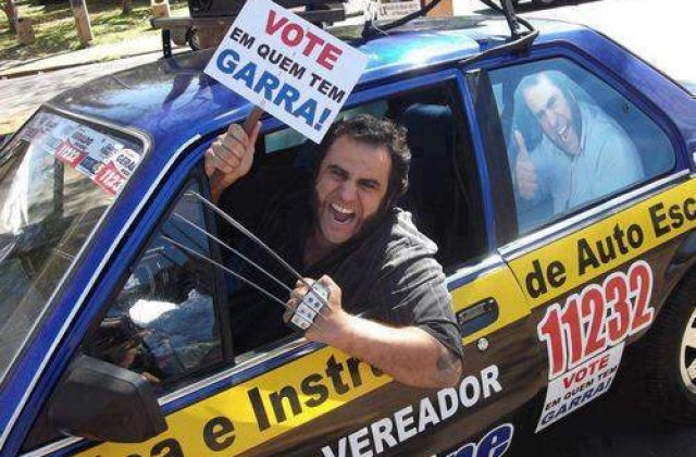 Tara unde supereroii fac politica: Votati-l pe Wolverine, are gheare!