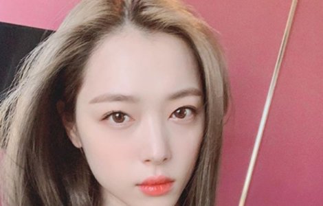Cantareata k-pop Sulli in varsta de 25 de ani, gasita moarta in casa. Sinuciderea, luata in calcul de anchetatori