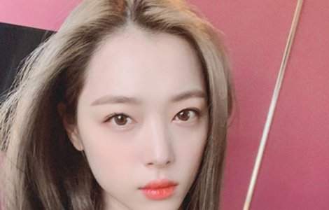 Cantareata k-pop Sulli in varsta de 25 de ani, gasita moarta in casa. Sinuciderea, luata in calcul de anchetatori