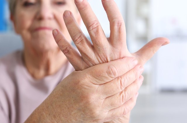 Specialisti: Pacientii cu boli reumatice pot ramane activi, cu un diagnostic precoce si tratament adecvat