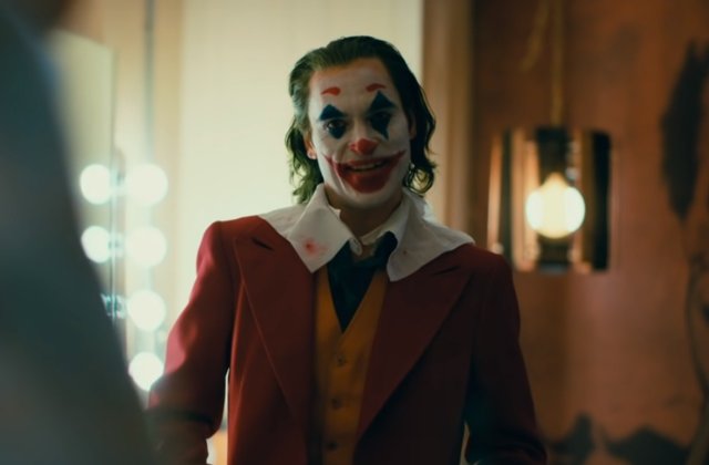 Rasul incontrolabil: afectiunea psihica de care sufera personajul Joker, interpretat de Joaquin Phoenix, este una reala