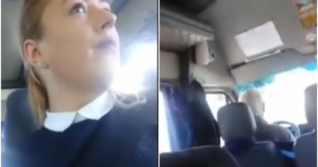 Pasagera injurata de soferul unui microbuz, pentru ca i-a cerut sa o lase la statia pana la care a platit /VIDEO