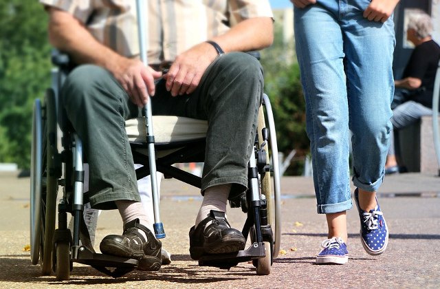 Dancila: Persoanele cu dizabilitati vor primi vouchere pentru achizitia de echipamente moderne