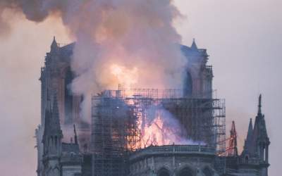 Incendiul de la Notre Dame,...