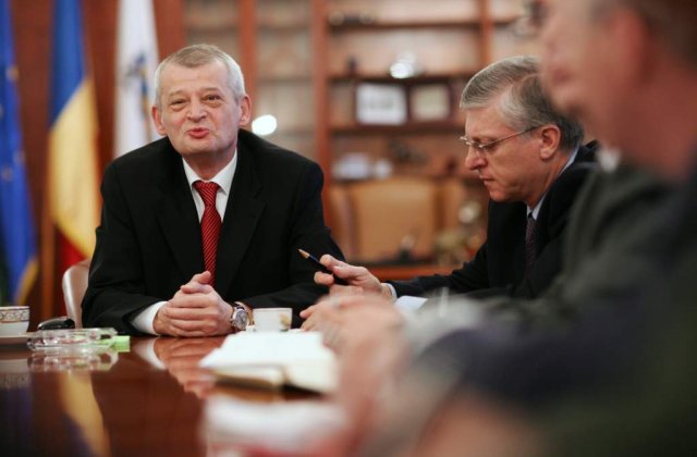 Oprescu anunta renegocierea contractului cu Apa Nova